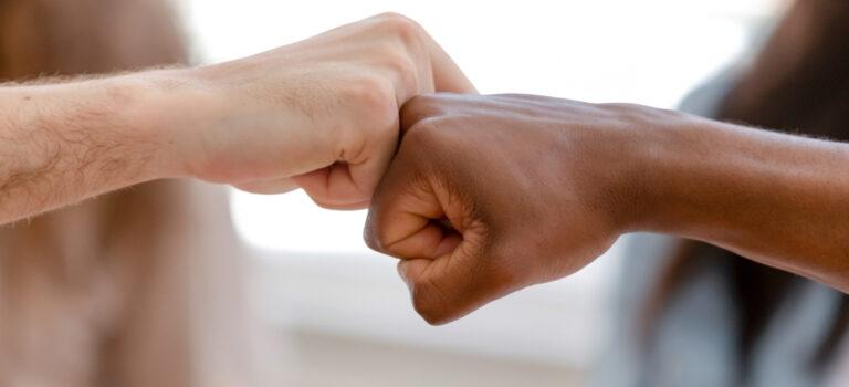 3 dicas de como fortalecer uma amizade mesmo sem estar presente