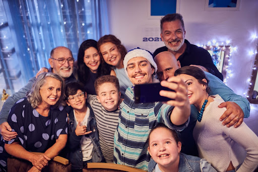 Confira 4 brincadeiras para fazer na ceia de Natal e animar toda a família